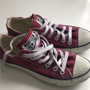 Low maroon converse